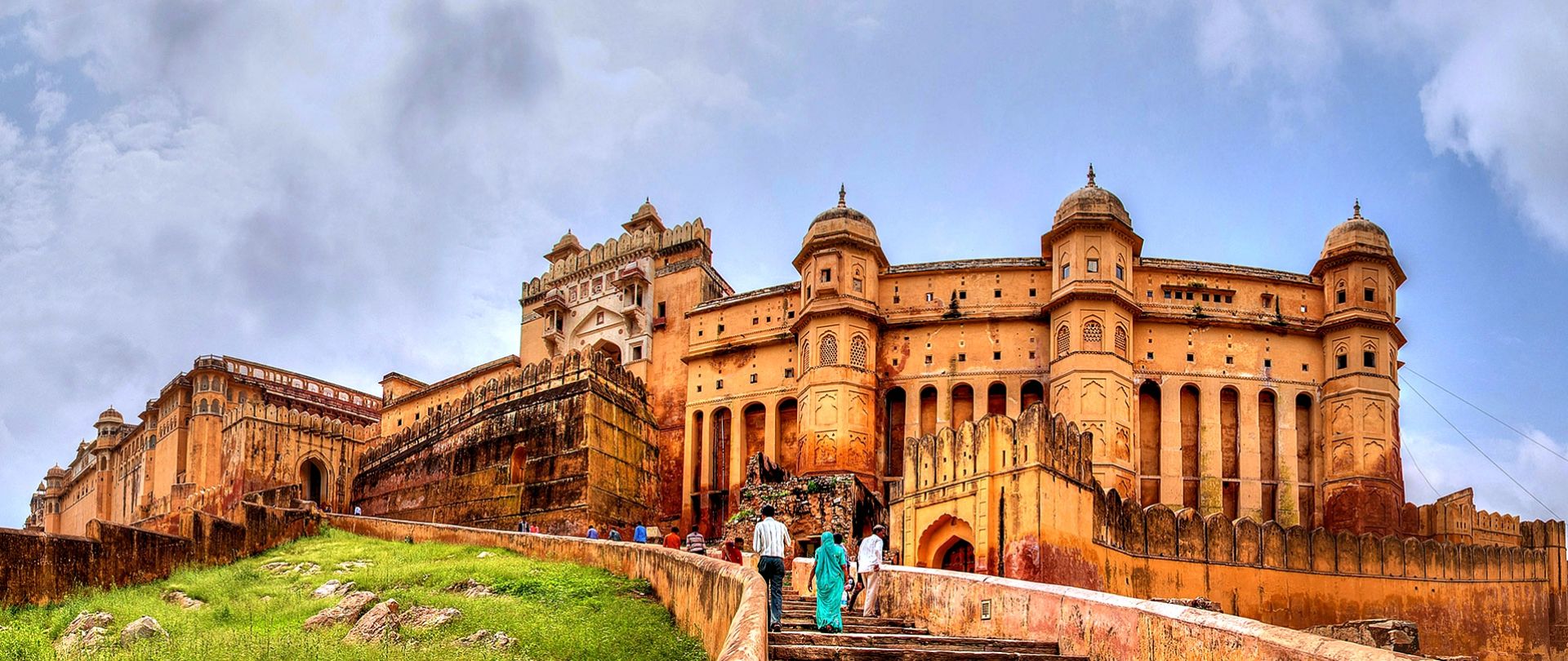 Delhi, Jaipur, Fatehpur Sikri, Agra, Jhansi, Orchha, Khajuraho & Varanasi