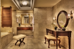 Colonial Ocean Front Suite Bathroom